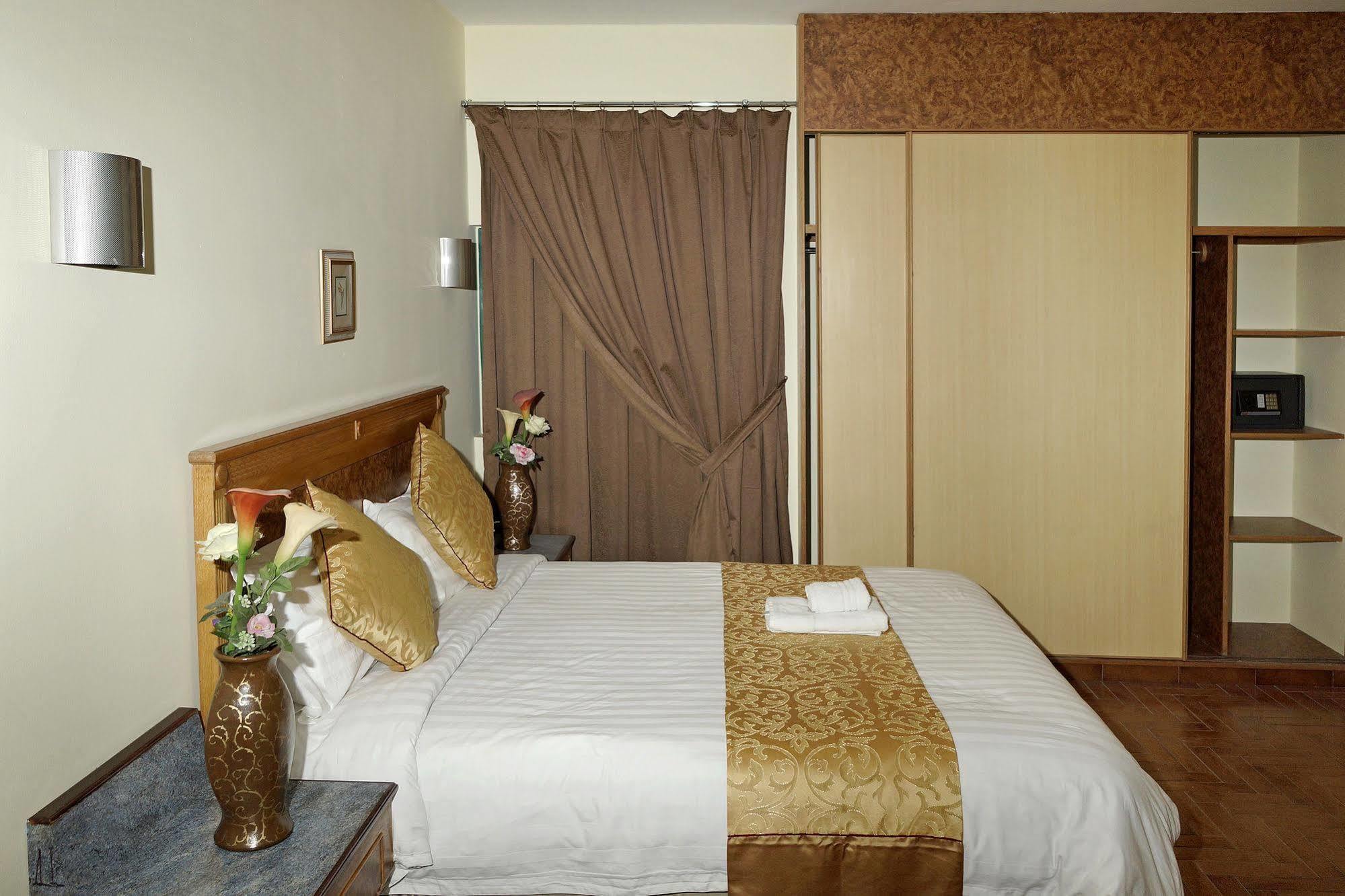 Mansour Plaza Hotel Apartments Dammam Esterno foto